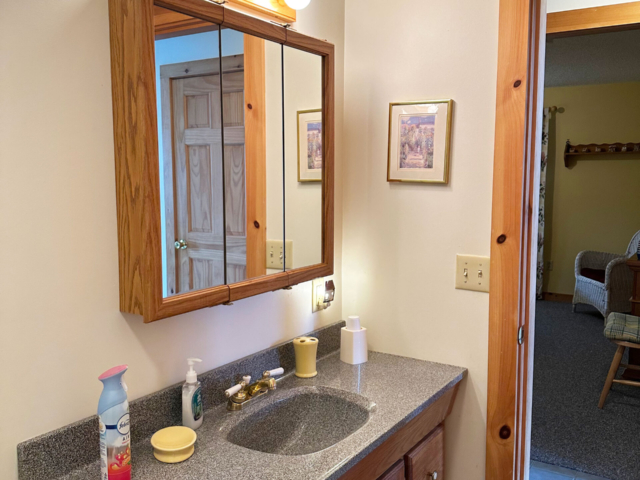 First floor bath (with tub)