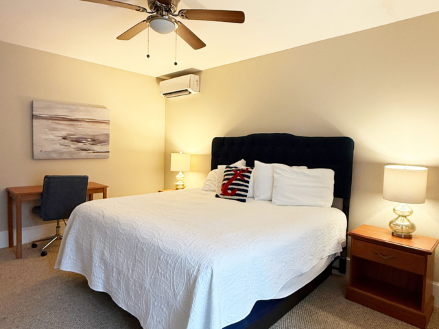 1st floor king bedroom