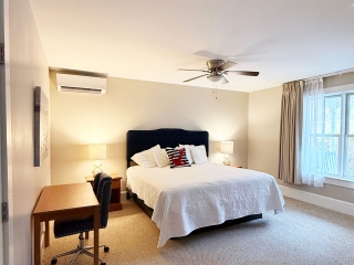 1st floor king bedroom