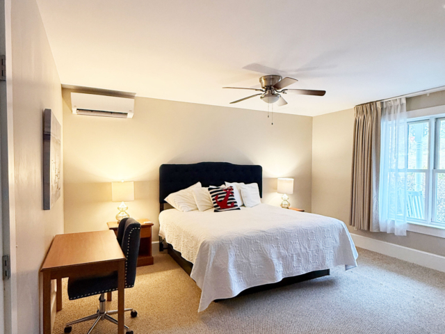 1st floor king bedroom