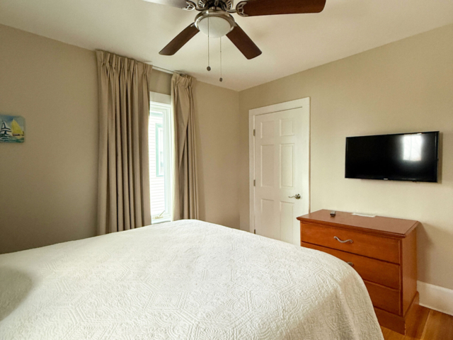 Queen bedroom