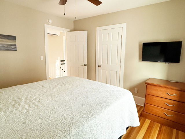 Queen bedroom