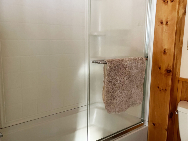 Canon Brook Ledge &mdash; Bathroom