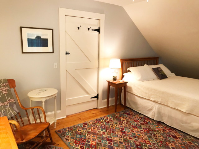 3rd floor queen bedroom