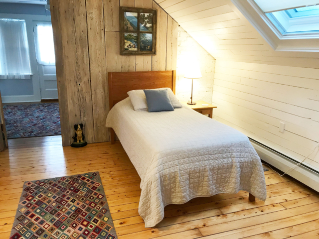 3rd floor twin bedroom