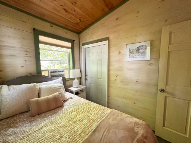 Guest queen bedroom