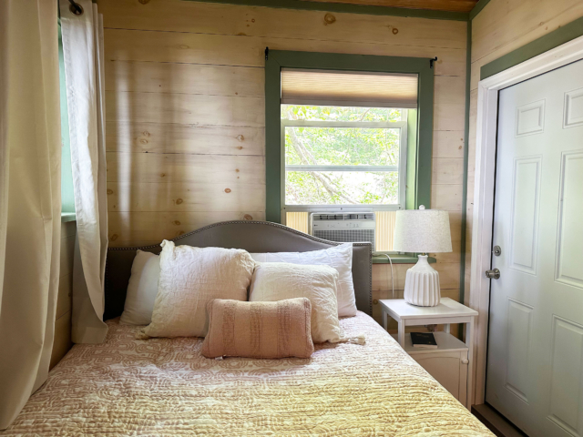 Guest queen bedroom