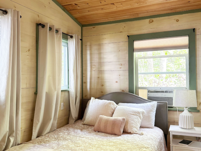 Guest queen bedroom