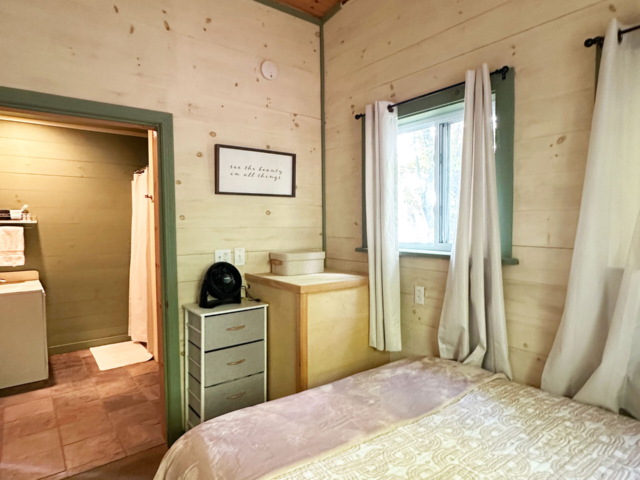 Guest queen bedroom
