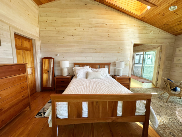 Master queen bedroom