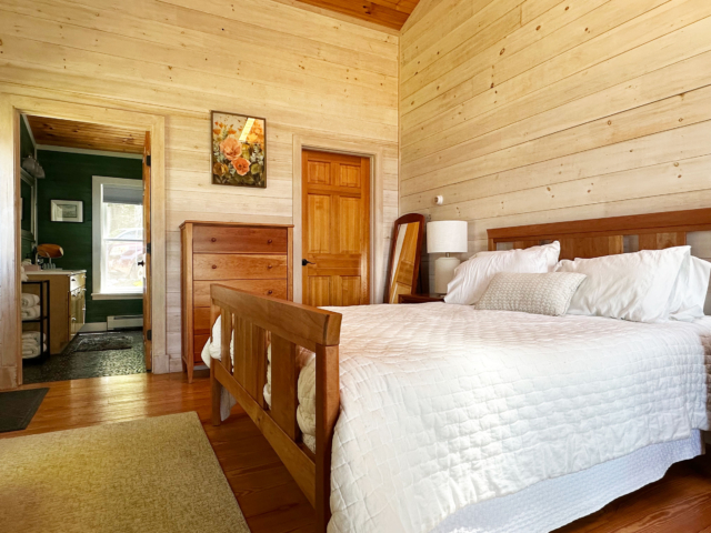 Master queen bedroom