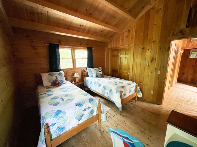 Twin bedroom