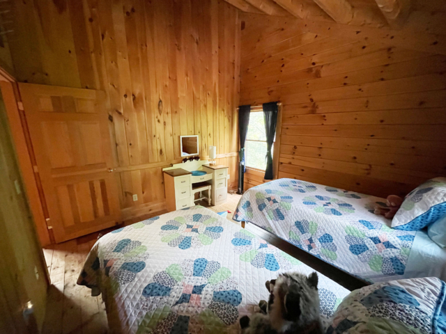 Twin bedroom