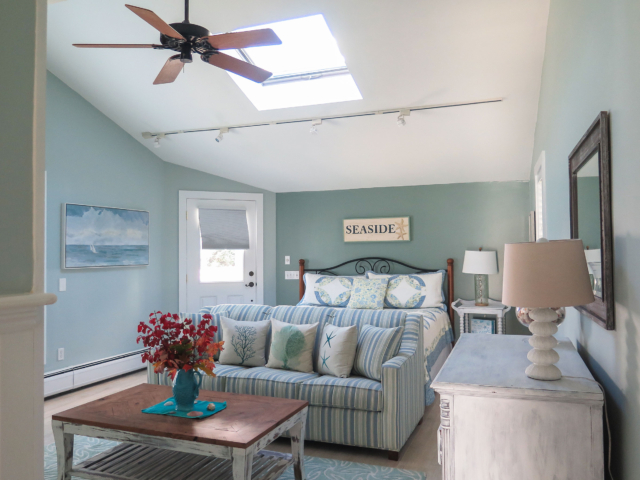 Master king bedroom, front building
