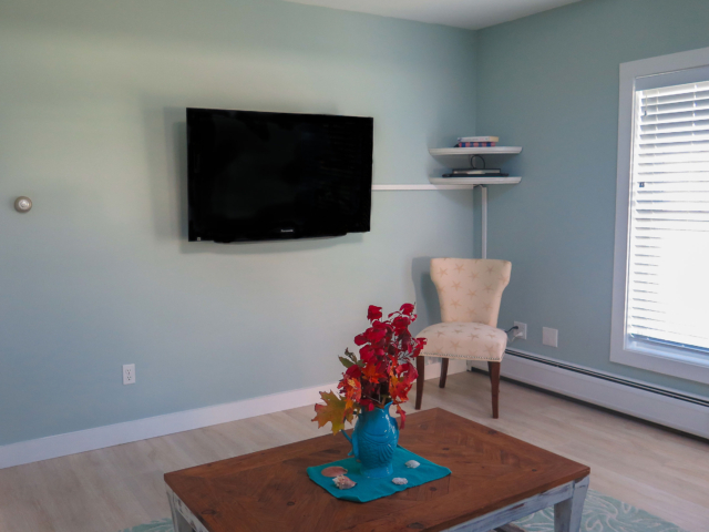 Master king bedroom, front building