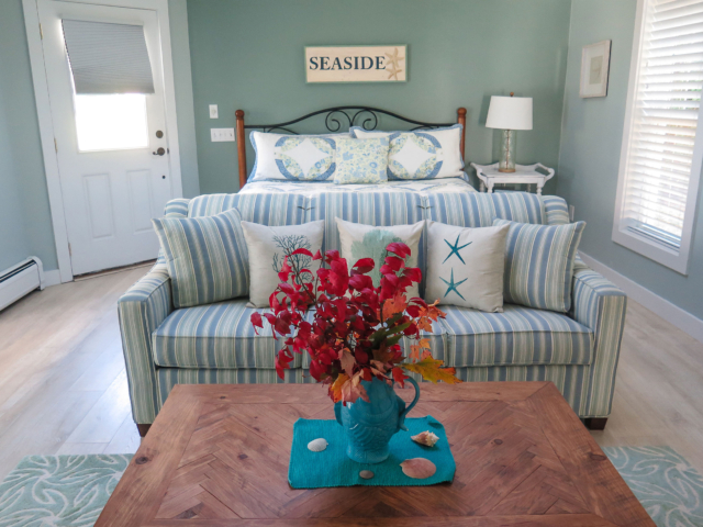 Master king bedroom, front building