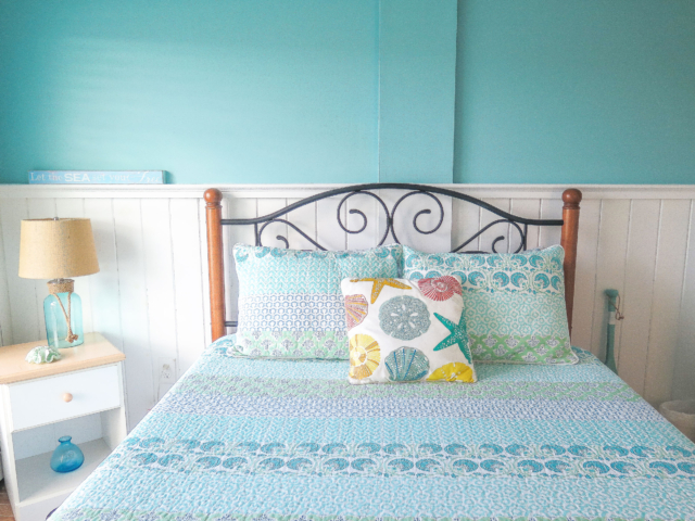 2nd queen bedroom, front building