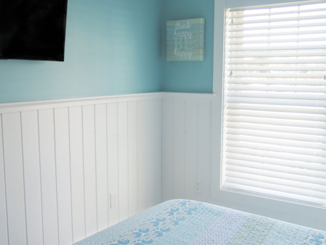 2nd queen bedroom, front building