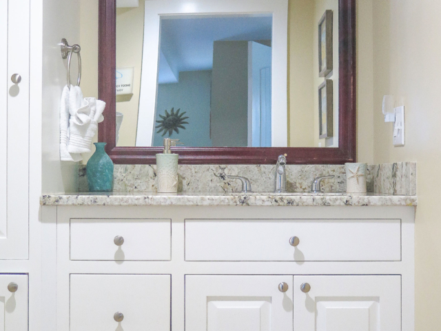 Rear building, 1st floor bathroom