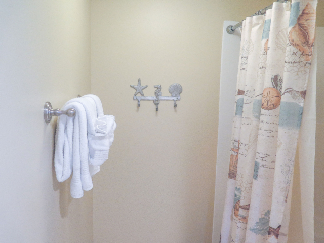Rear building, 1st floor bathroom