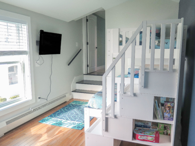 Bunks bedroom, 2nd floor, rear building