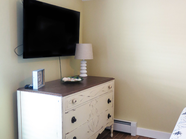 Rear building, king bedroom