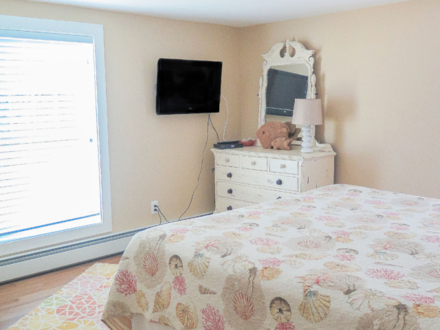 Rear building, king bedroom, 1st floor