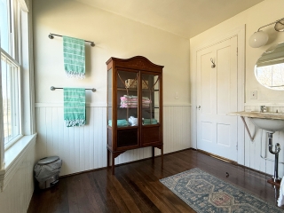 2nd floor bathroom with tub (shower spray)