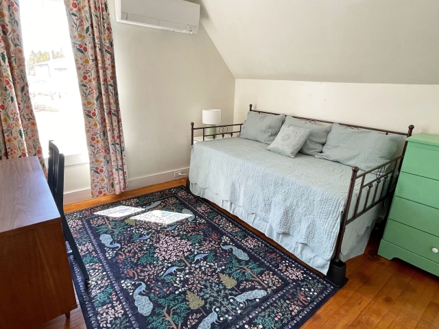 APM-twins3 Daybed with trundle bedroom (two twins)