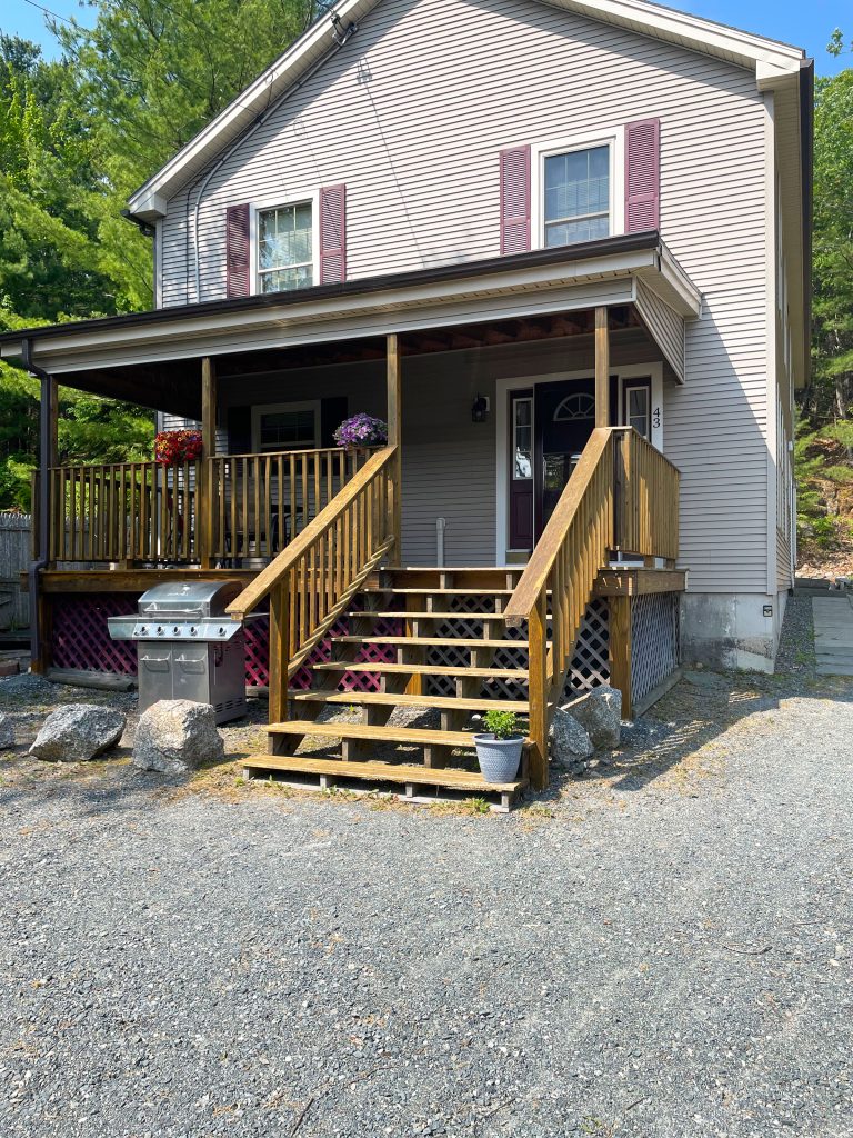 Cozy Glen Apartment — Exterior