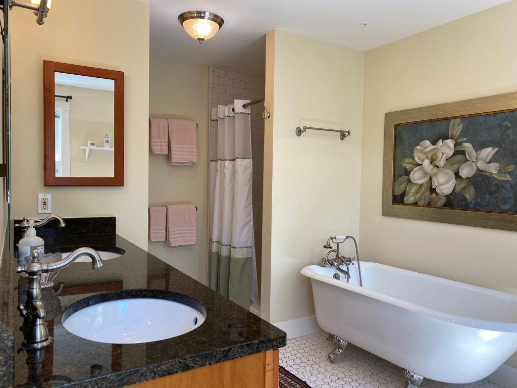 King bedroom bathroom