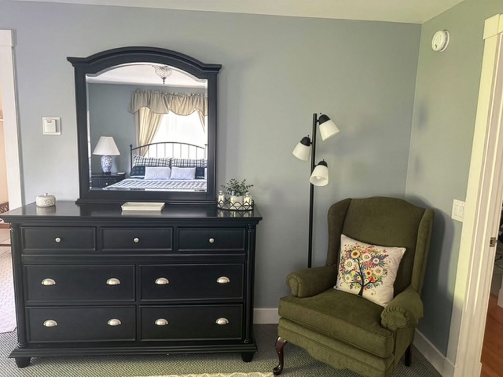 Queen bedroom