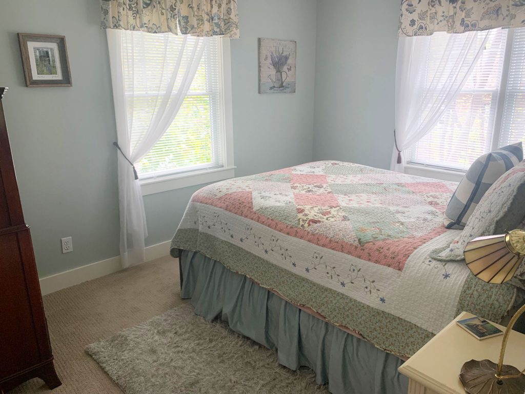 Queen bedroom