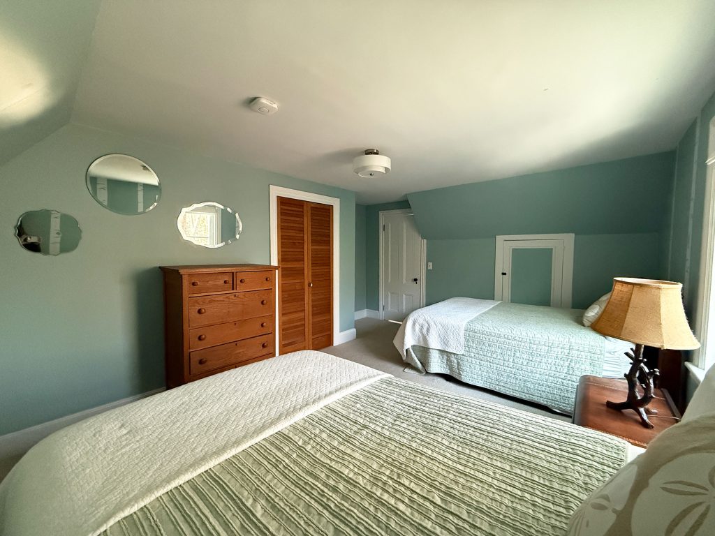 Doubles bedroom
