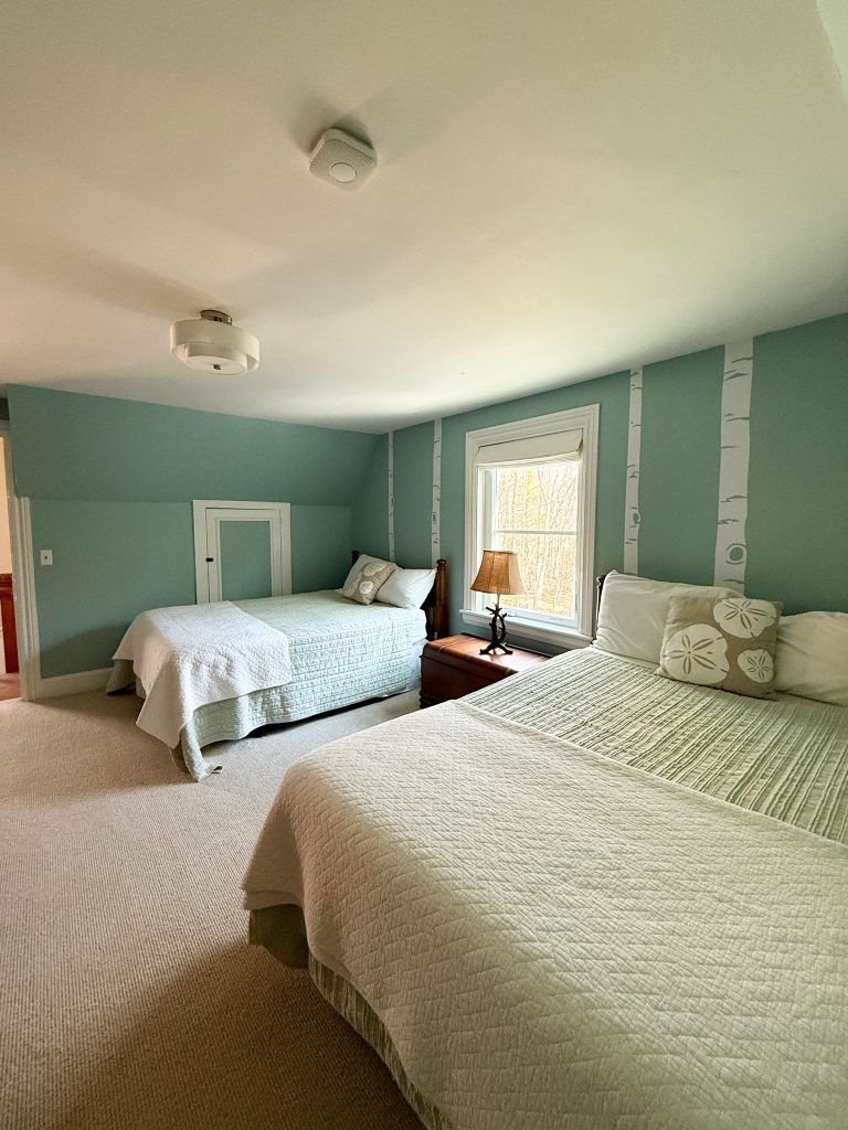 Doubles bedroom