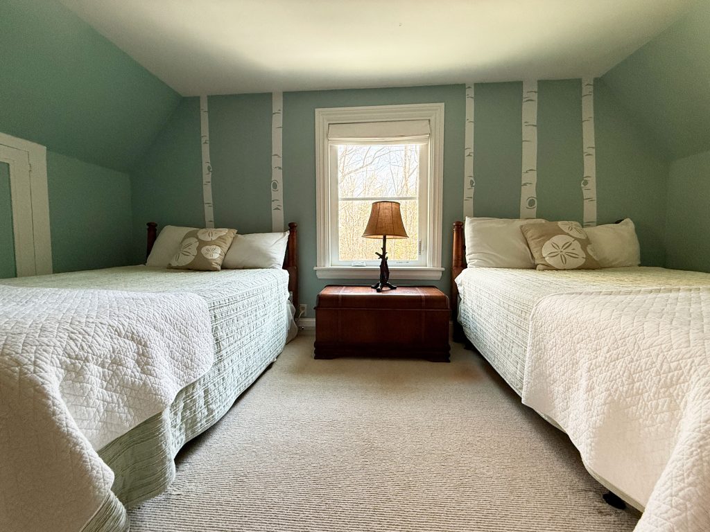 Doubles bedroom
