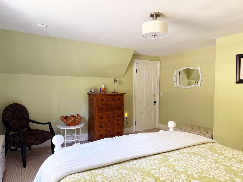Queen bedroom