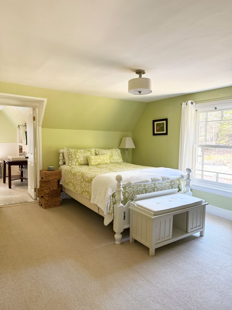 Queen bedroom