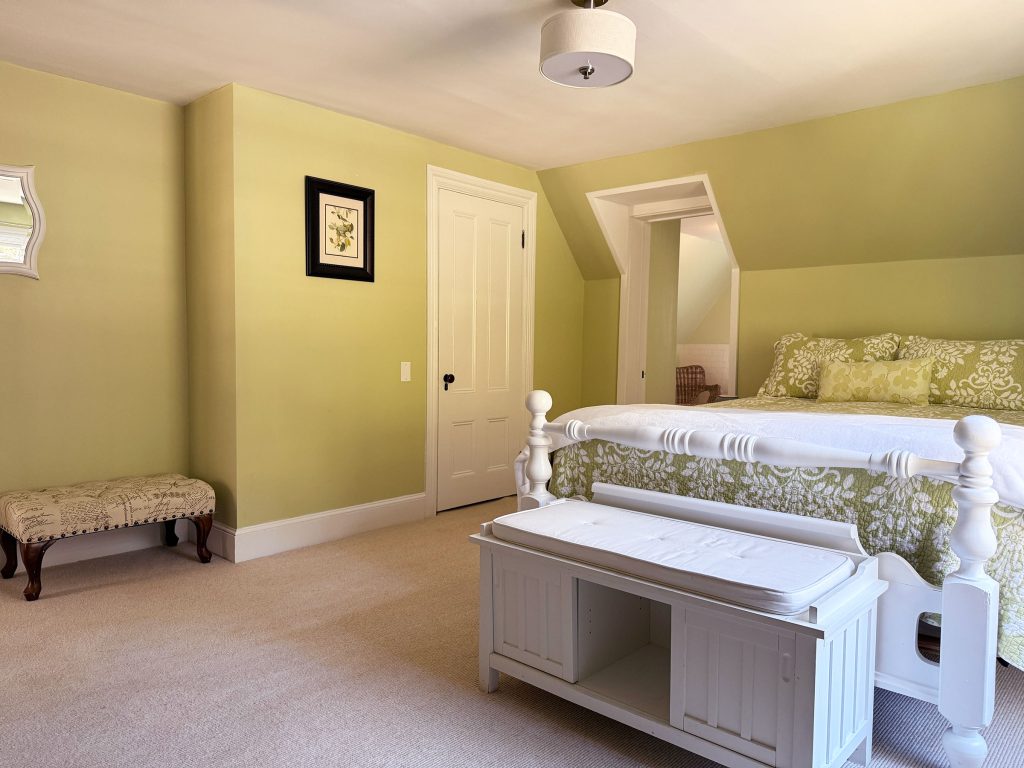 Queen bedroom