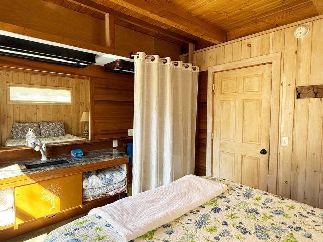 Queen bedroom, first floor