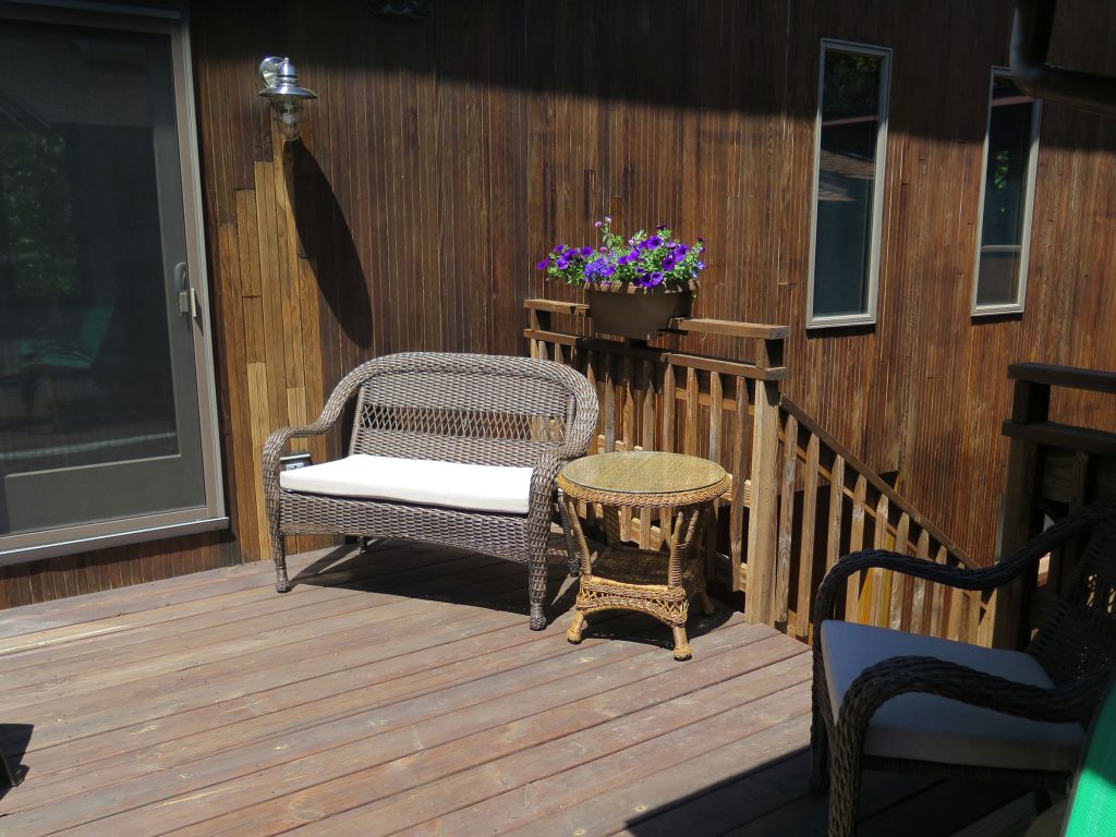 Honeybee Chalet — Deck