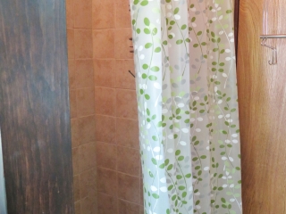 HBC-hide-bath2 Honeybee Chalet