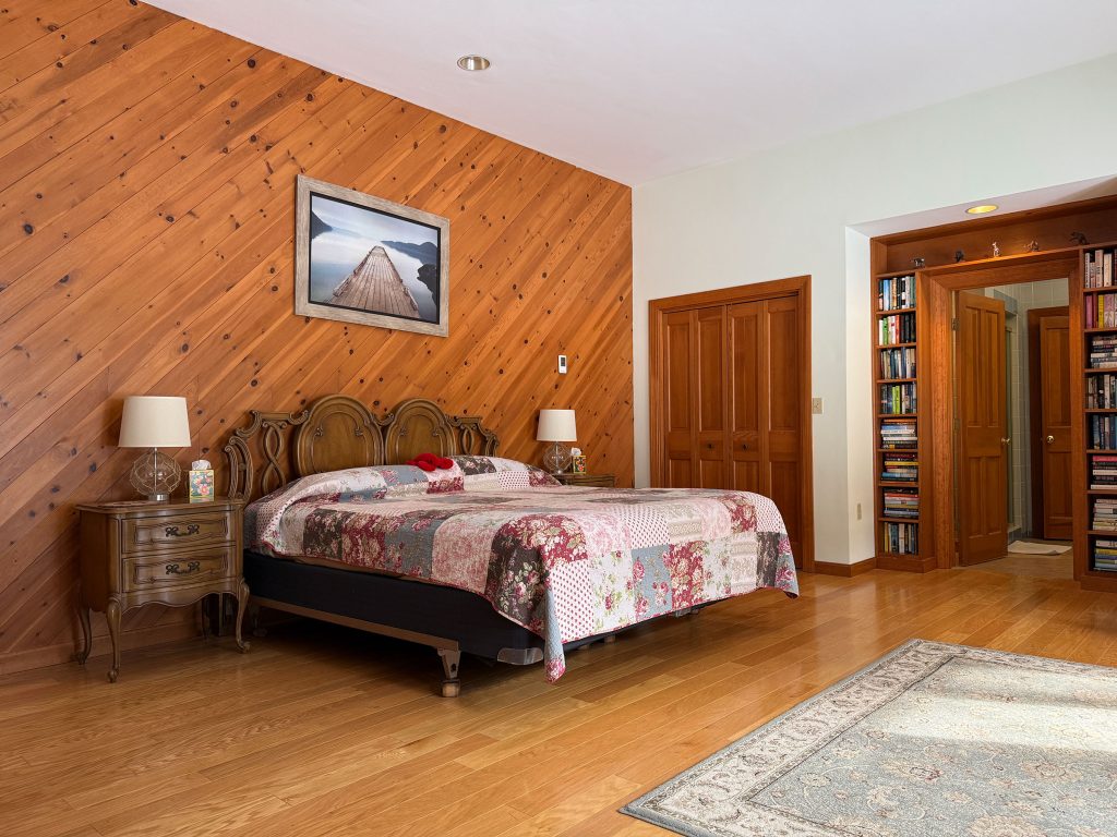 Master king bedroom