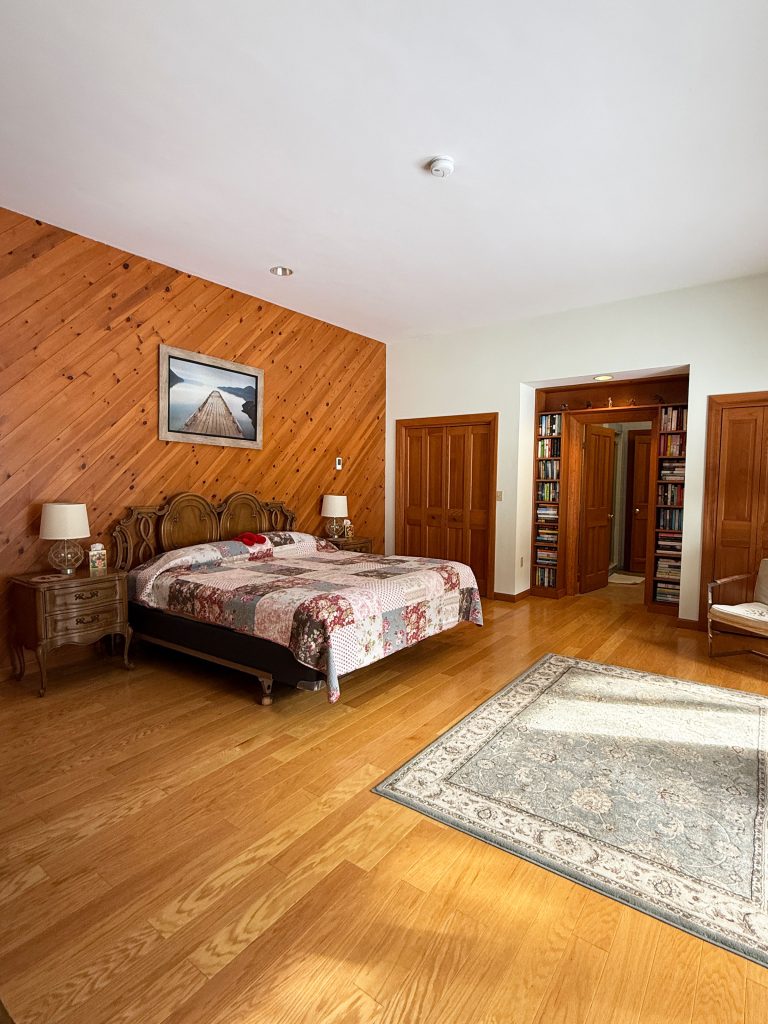 Master king bedroom