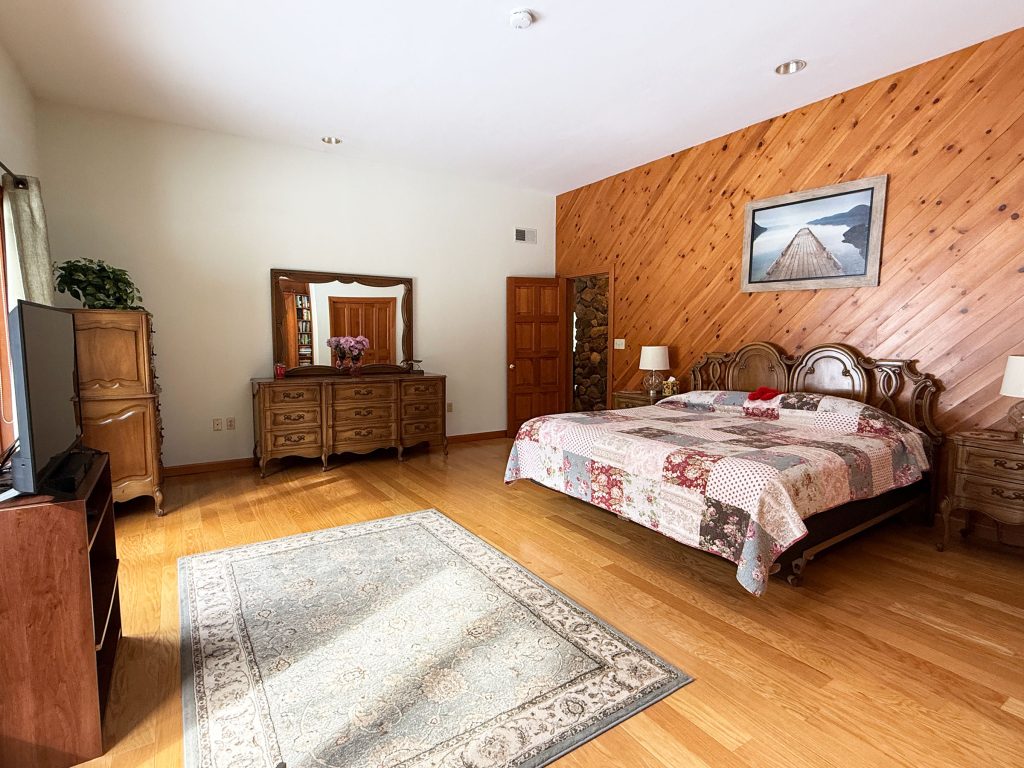 Master king bedroom