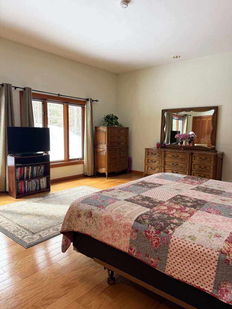 Master king bedroom