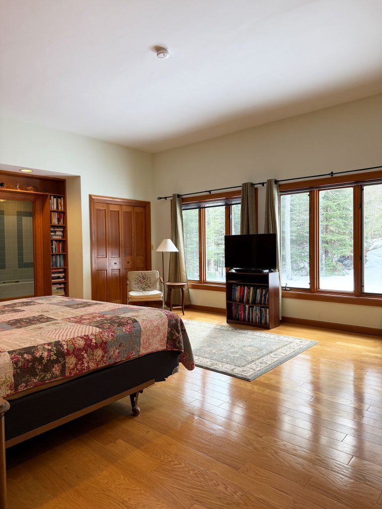 Master king bedroom