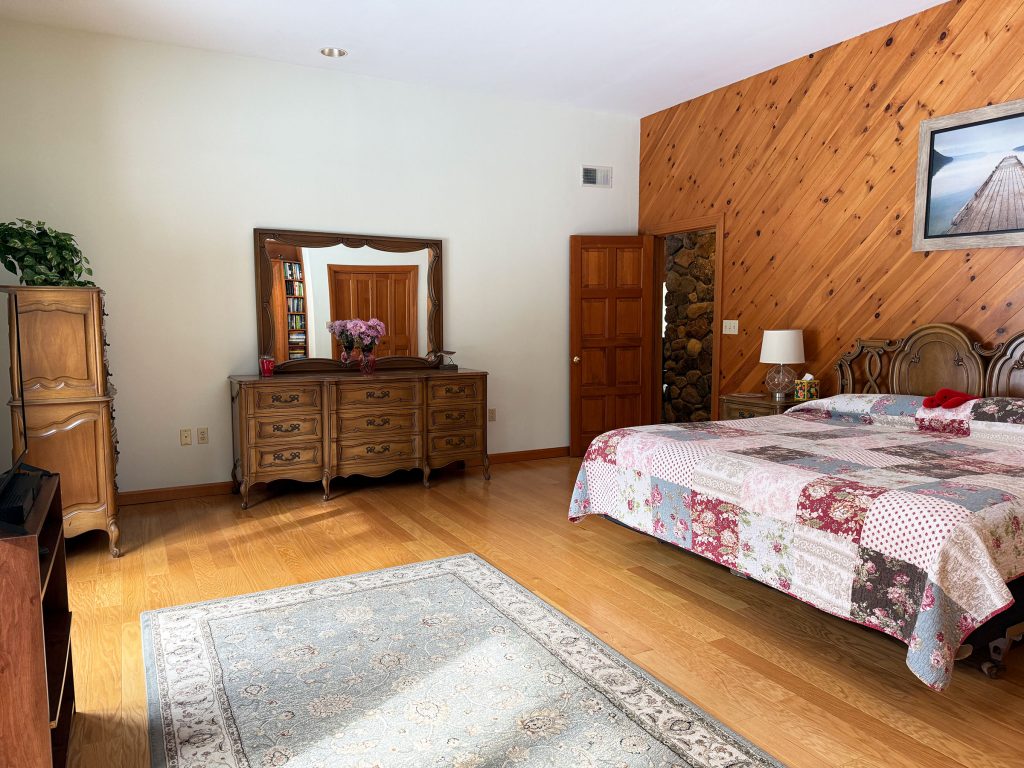 Master king bedroom