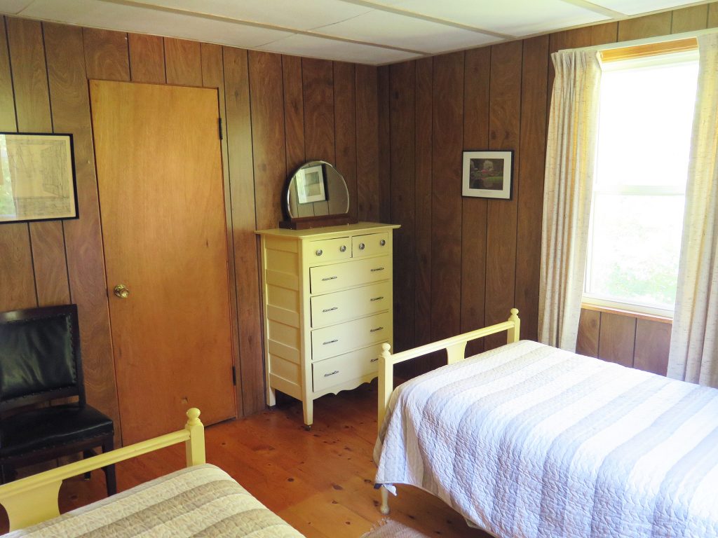 Queen bedroom