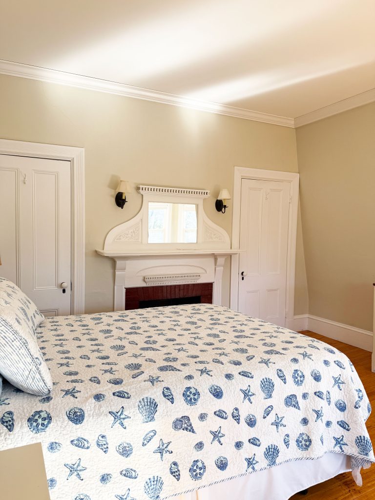 Queen bedroom